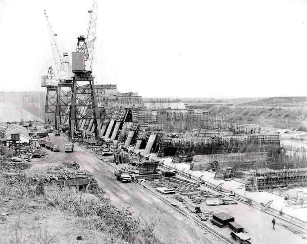 Figura 2 – Construção da Usina Hidrelétrica Jupiá.
